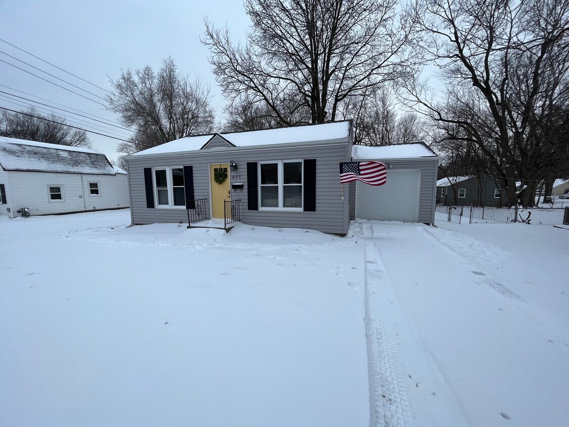 Primary Photo - 805 W 84th St