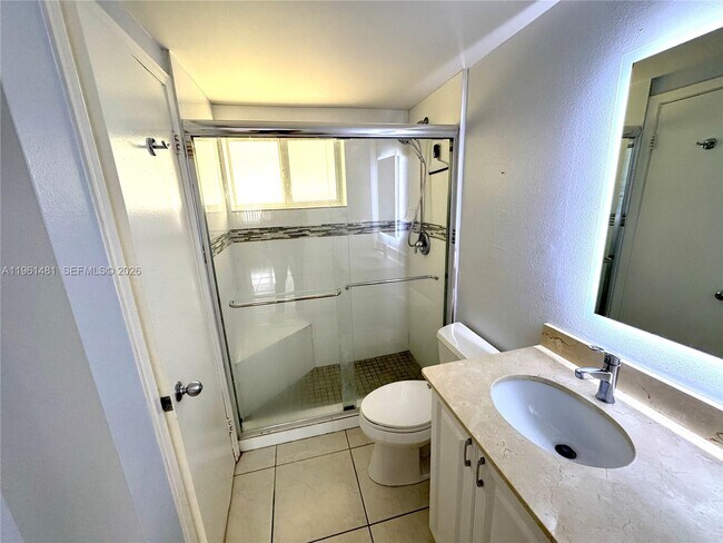 Foto del edificio - 8101 Camino Real