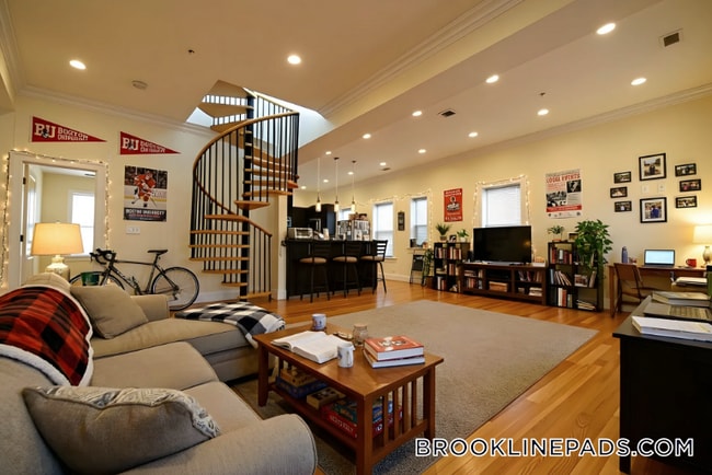 Building Photo - 74 Browne St