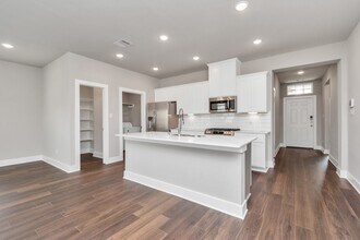 Building Photo - 10523 Moon Vly Ln