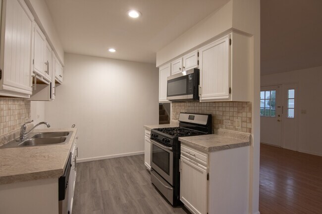 Foto del edificio - 300 Westwood Ct