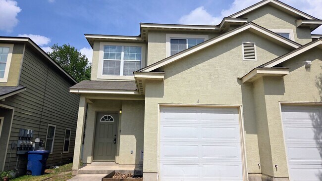 Foto del edificio - The Gardens at Summit Townhome: 3 Bedroom * 1-car Garage * WD Connections