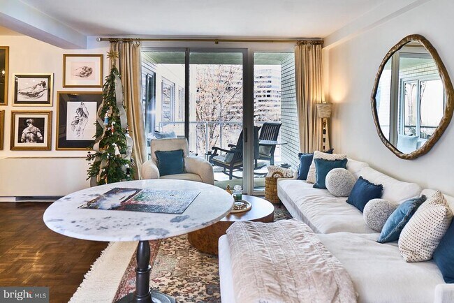 Foto del edificio - 2475 Virginia Ave NW