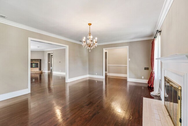 Building Photo - A must see home in San Marino