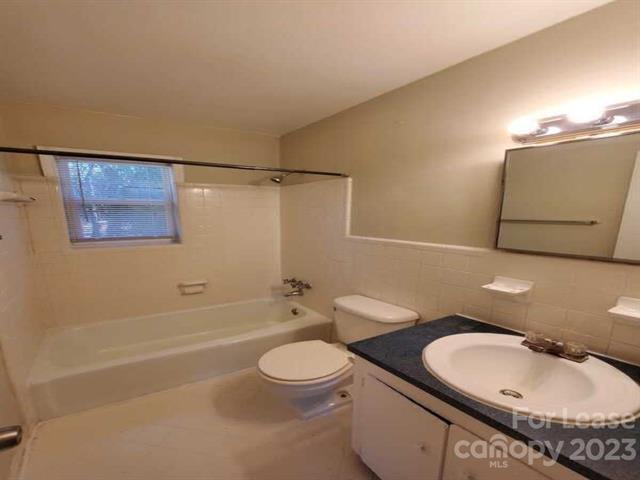 Foto del edificio - 1411 Sharon Rd W