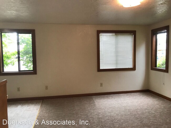 Building Photo - 2451 NW Coolidge Way