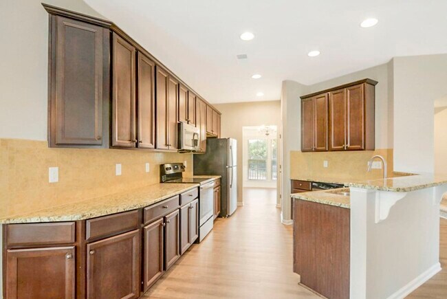 Building Photo - 1012 Crinoline Ln