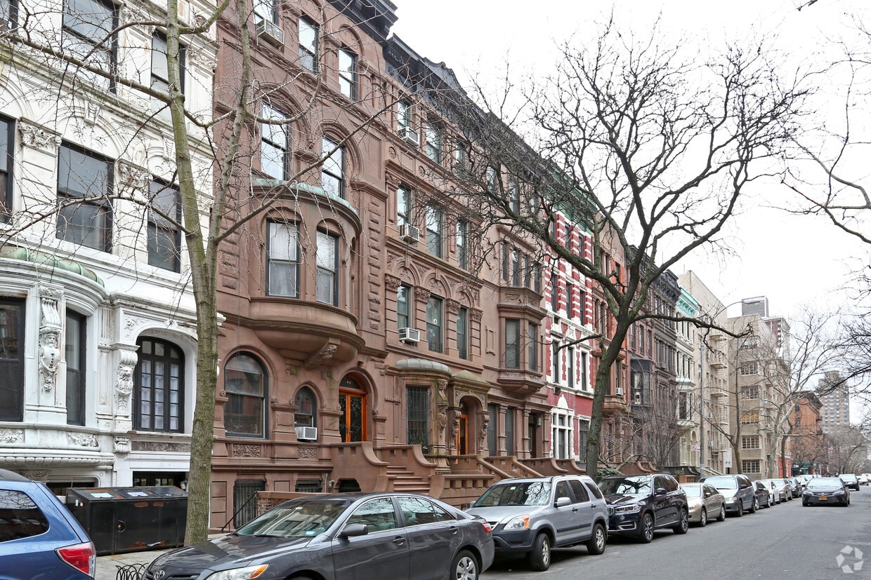 Building Photo - 46 W 88th St