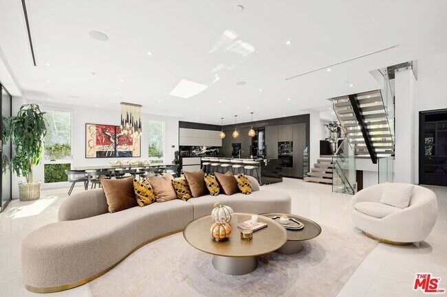 Foto del edificio - 1940 Kelton Ave