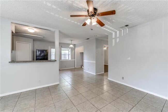 Building Photo - 408 Lake Creek Cir