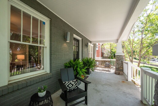 Foto del edificio - 1720 Beechwood Ave