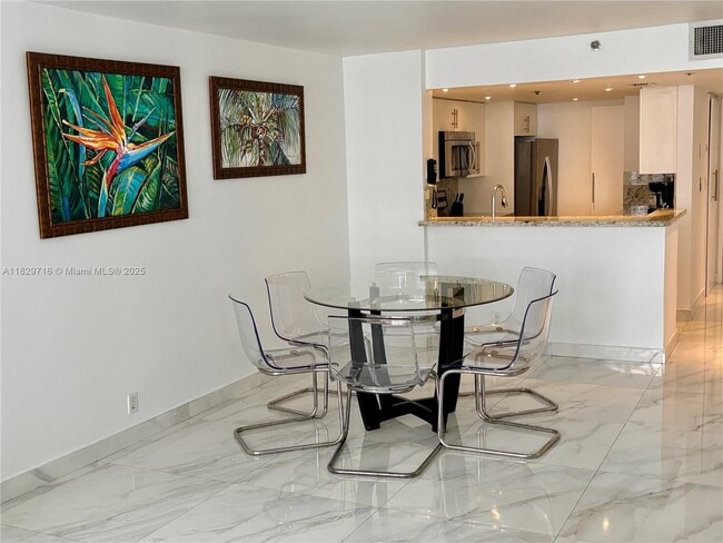 Building Photo - 1717 N Bayshore Dr