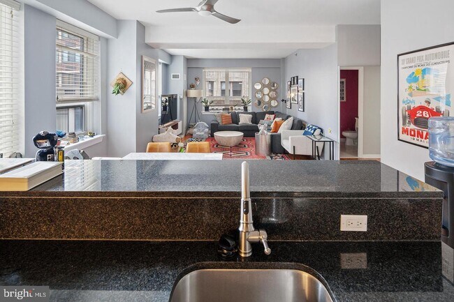 Building Photo - 2 Bed, 2.5 Bath Luxury Condo