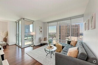 Building Photo - 300 Bowie St