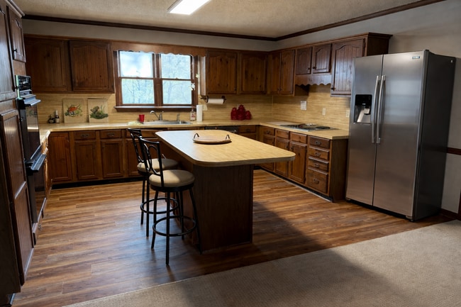 Kitchen - 1565 S Peace Haven Rd