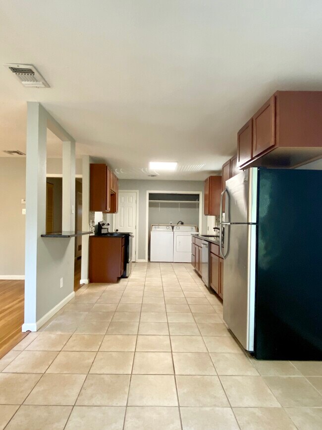 Foto del edificio - 142 Birchwood Dr