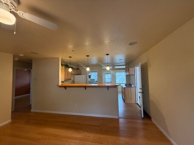 Foto del edificio - 2 Bedroom Home Contact Property Pros