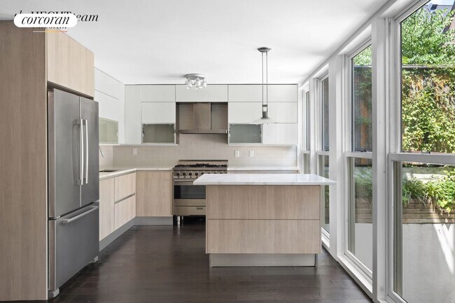 Foto del edificio - 239 Carlton Ave