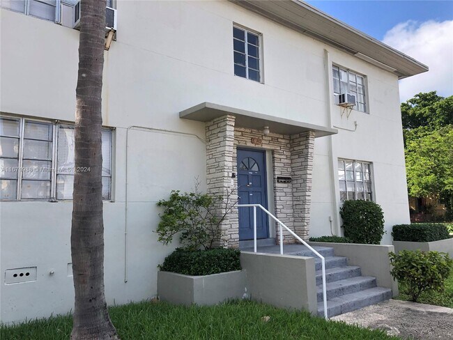 Building Photo - 8340 Crespi Blvd