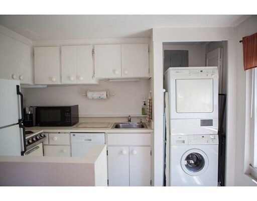 Building Photo - 123 Pinckney St