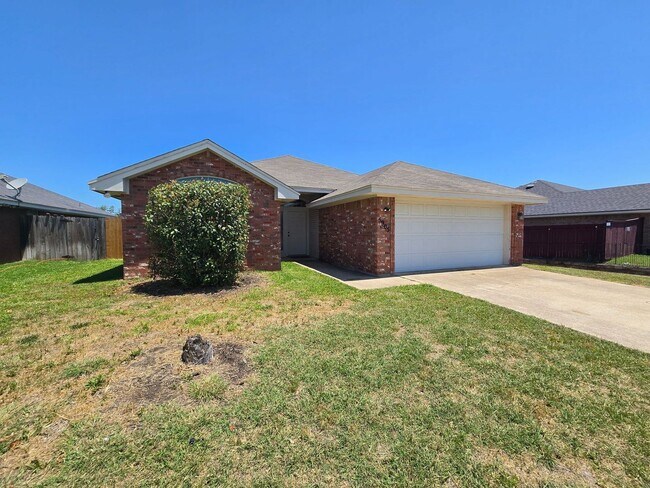 Foto del edificio - AVAILABLE NOW!