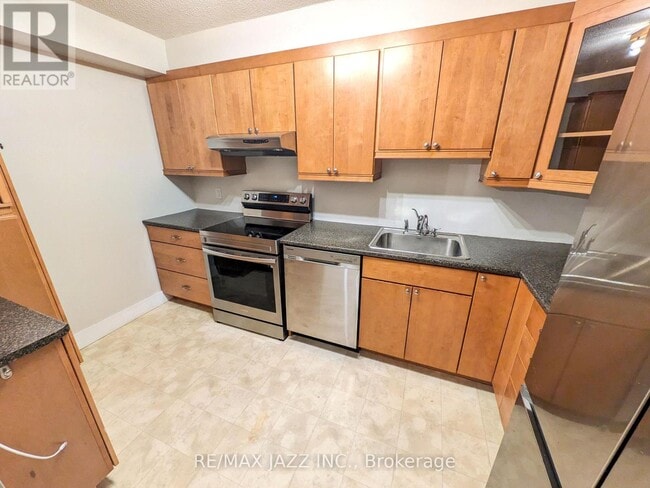 Building Photo - 55 William St E