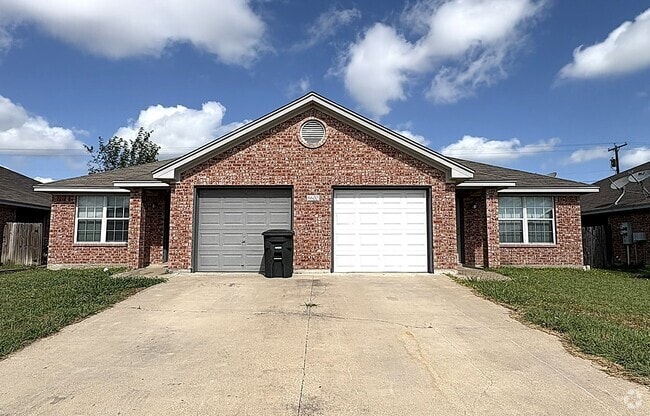 Building Photo - 6600 Temora Loop