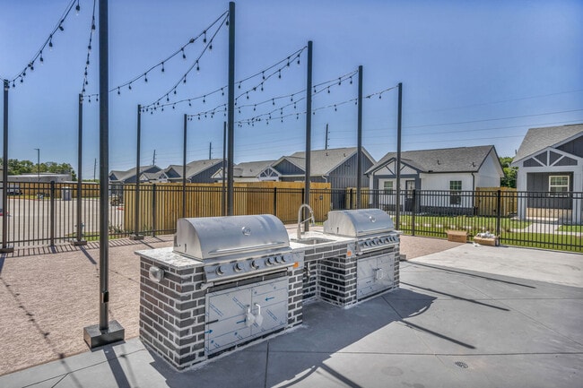 Preserve at Highway 6 apartments — community photo - Preserve at Highway 6