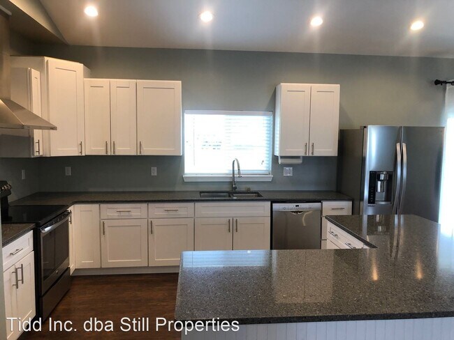 Foto del edificio - 4 br, 2.5 bath House - 698 S Lyle Ave.
