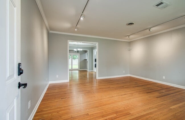 Foto del edificio - 3626 Songwood St