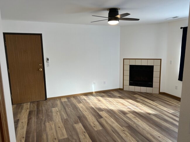 Viviendo - 457 N Front St