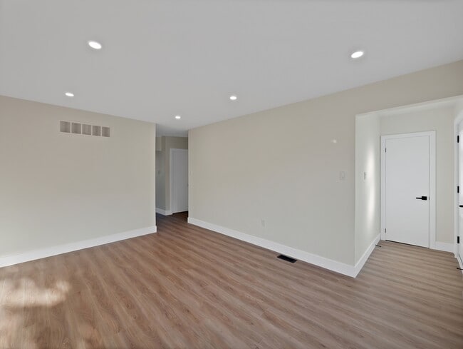 Building Photo - 167 Rosedale Ave