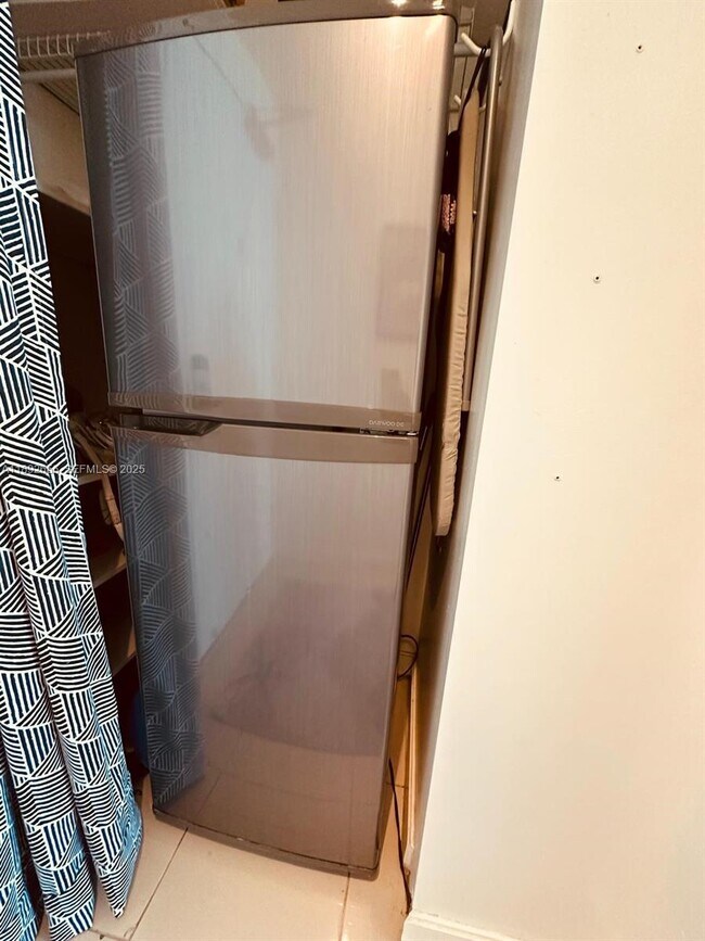 Foto del edificio - 2889 McFarlane Rd