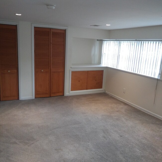 liv rm 17X13 plus closets - 210 Avon Rd