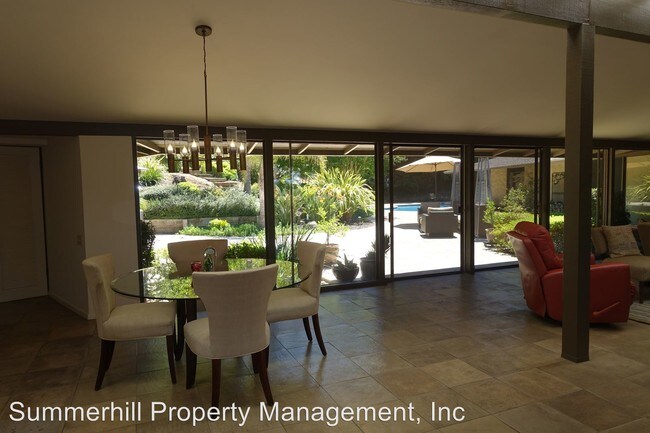 Foto del edificio - 11275 Summit Wood Rd