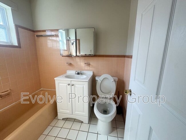 Foto del edificio - 710 N Grove St