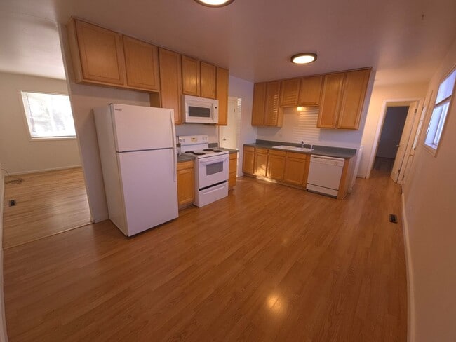 Building Photo - AVAILABLE NOW Recently Updated Ranch Home ...