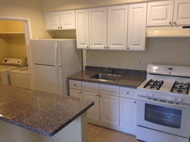 Cocina - 1950 S Bentley Ave