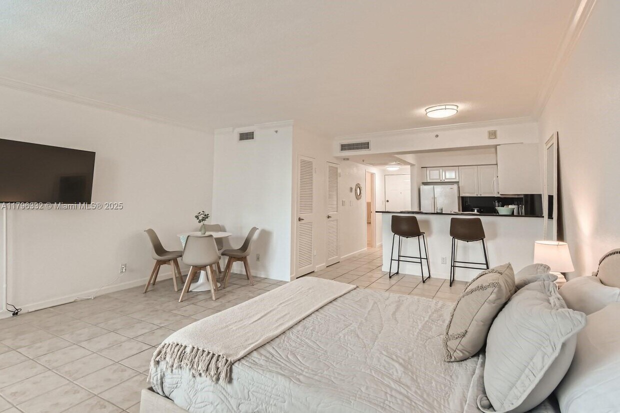 Foto principal - 2501 S Ocean Dr