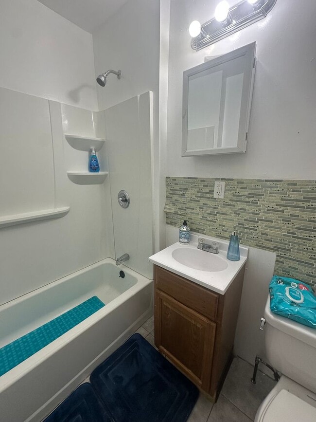 Building Photo - Beautiful 2 Bedroom