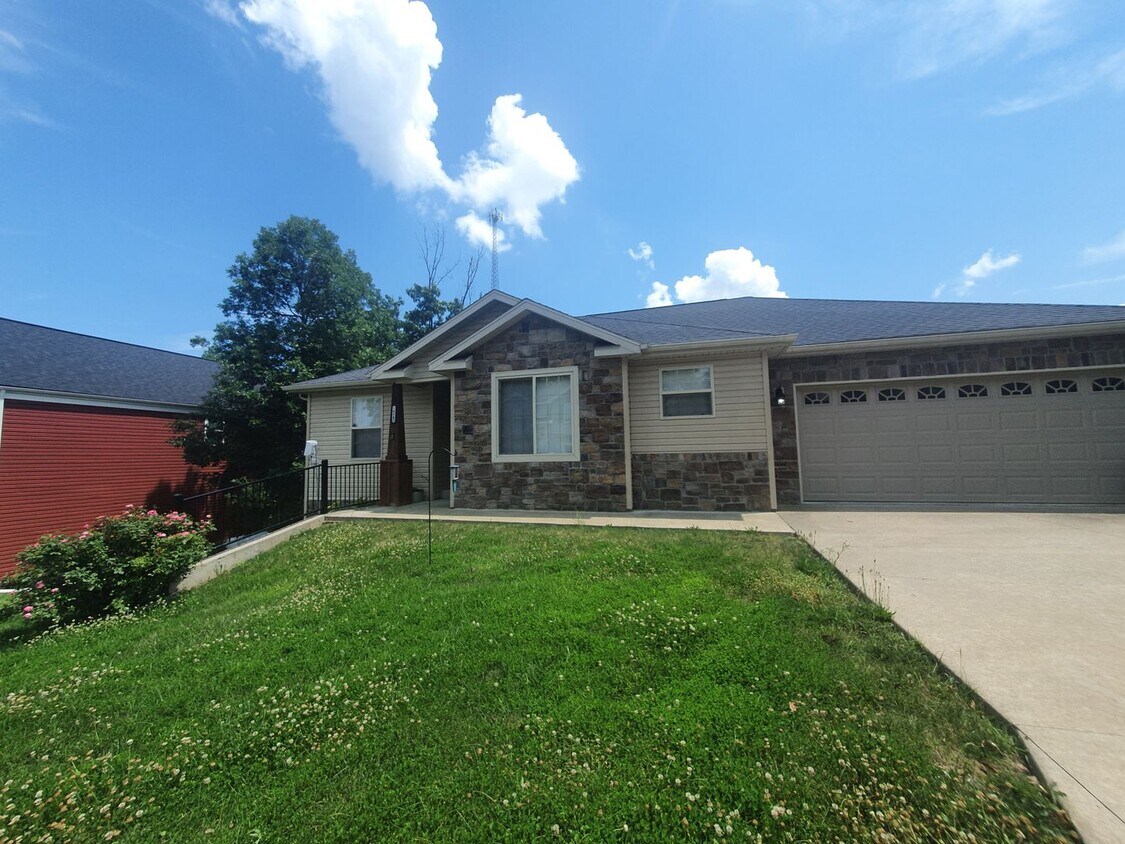 Foto principal - Fenced home close to FLW!