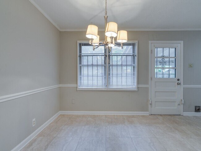 Foto del edificio - 3 br, 1 bath House - 1642 Kilarney Avenue
