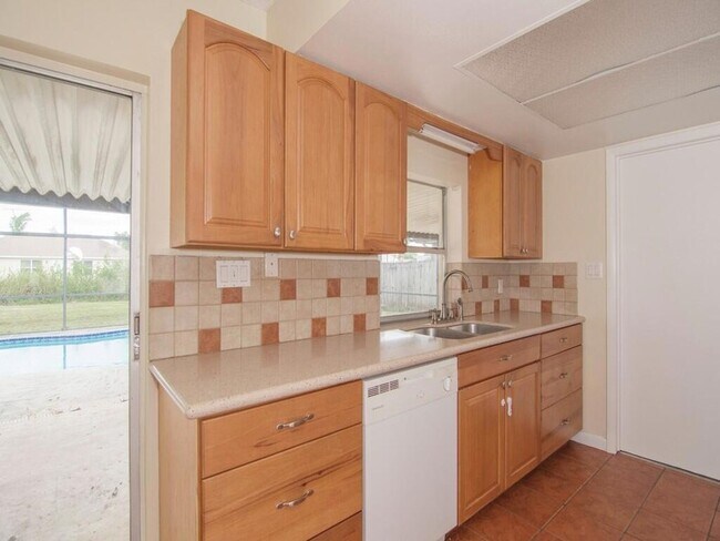 Foto del edificio - 557 SW Duval Ave