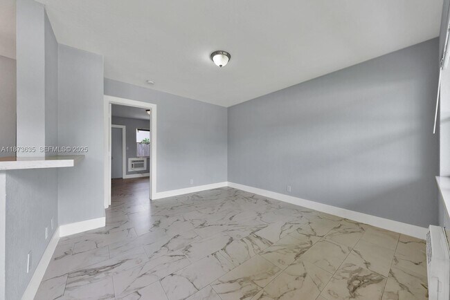 Foto del edificio - 1720 NE 13th St