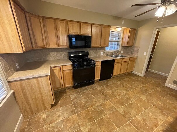 Foto del edificio - 2305 Godwin Ave SE