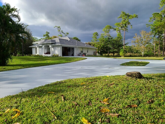 Foto del edificio - 12315 63rd Ln N