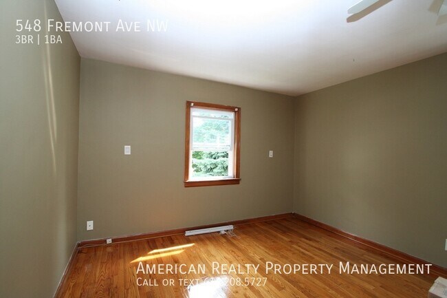 Foto del edificio - 548 Fremont Ave NW