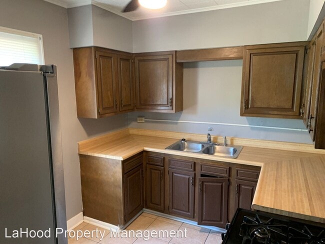 Building Photo - 2 br, 1 bath House - 3650 N Leroy Ave
