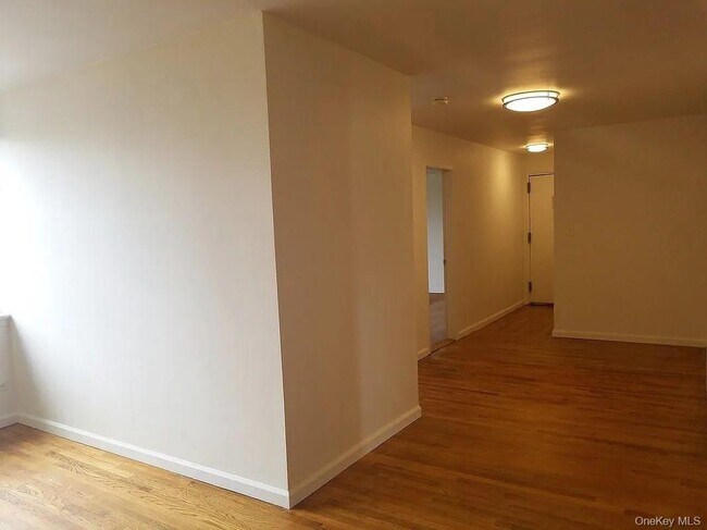 Foto del edificio - 2640 Marion Ave