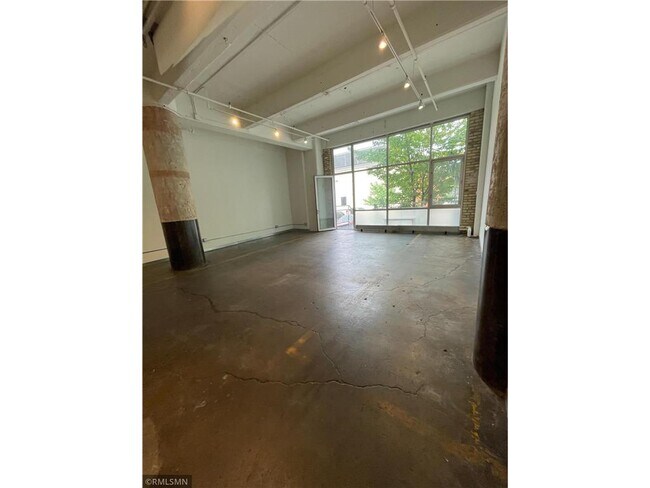 Foto del edificio - 700 N Washington Ave